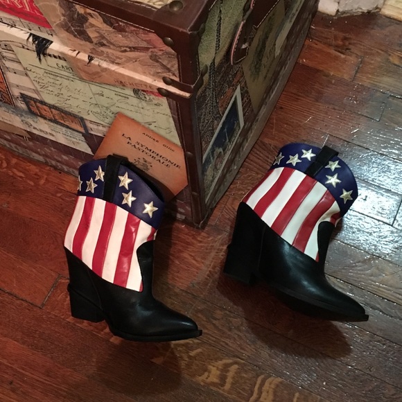 Women’s Giuseppe Zanotti booties - Picture 2 of 4